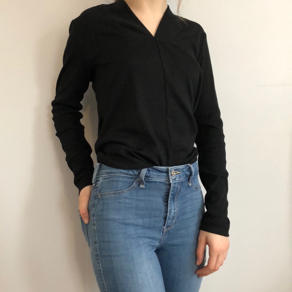 New With Tag: Black Ribbed Long-Sleeved Tip